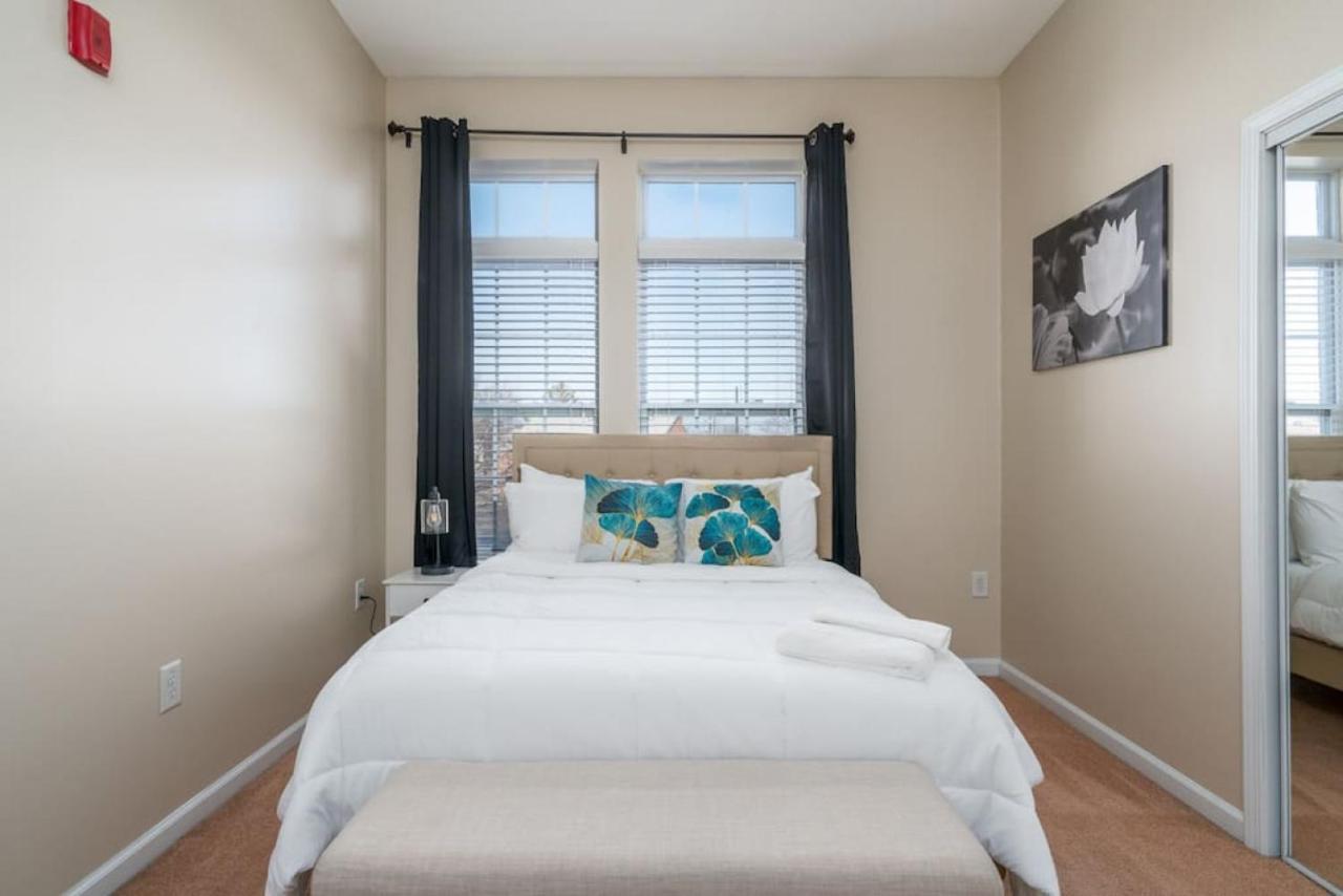 Private Bedroom Downtown Indy - Shared インディアナポリス エクステリア 写真