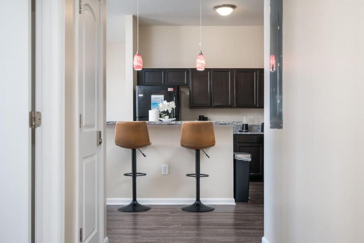 Private Bedroom Downtown Indy - Shared インディアナポリス エクステリア 写真