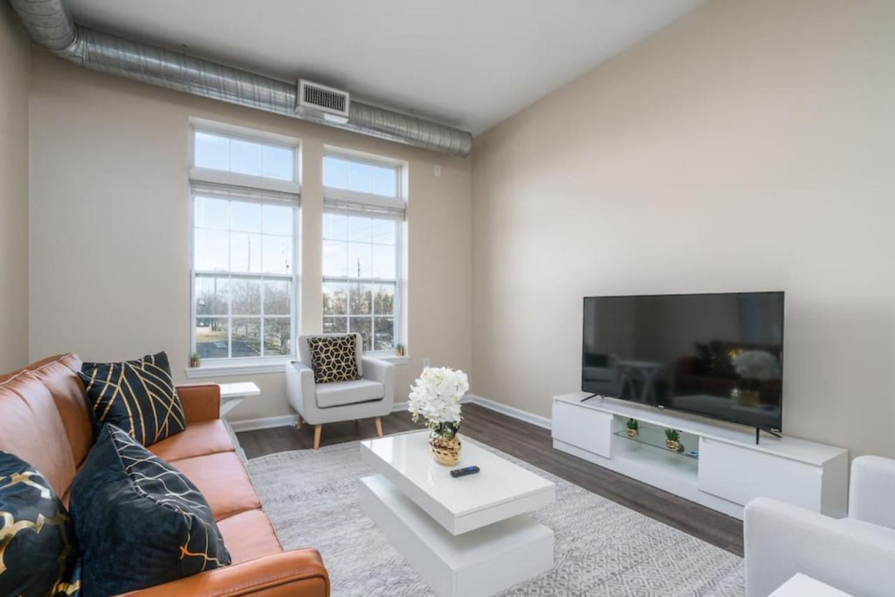 Private Bedroom Downtown Indy - Shared インディアナポリス エクステリア 写真