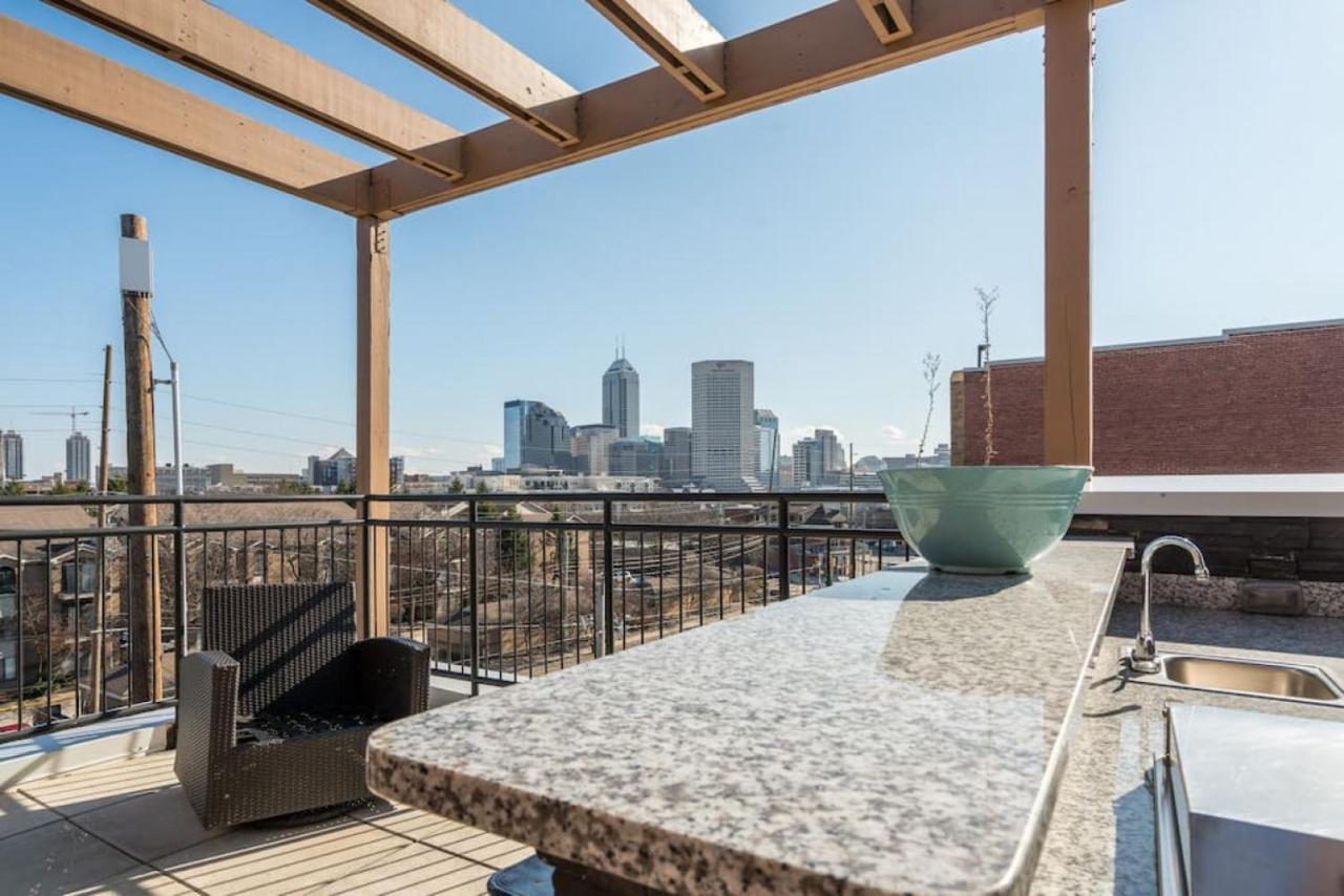 Private Bedroom Downtown Indy - Shared インディアナポリス エクステリア 写真